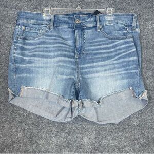 Torrid Women’s 20 NWT Mid Rise Split Hem Distressed Rolled 5in Blue Jeans Shorts
